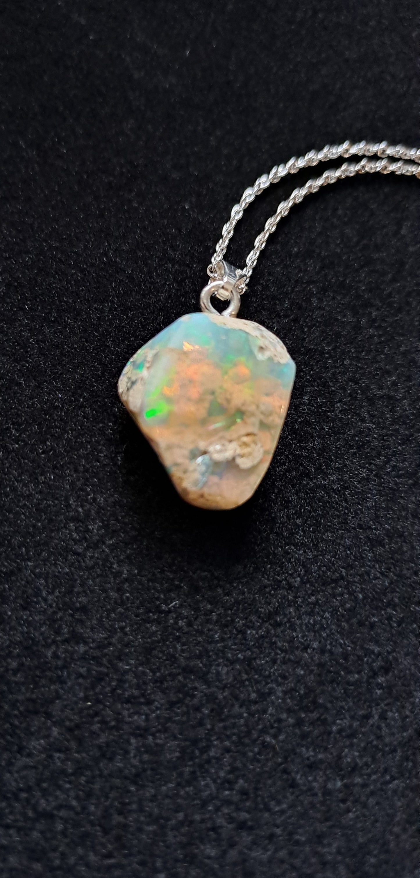 Pendentif en Opale Éthiopienne