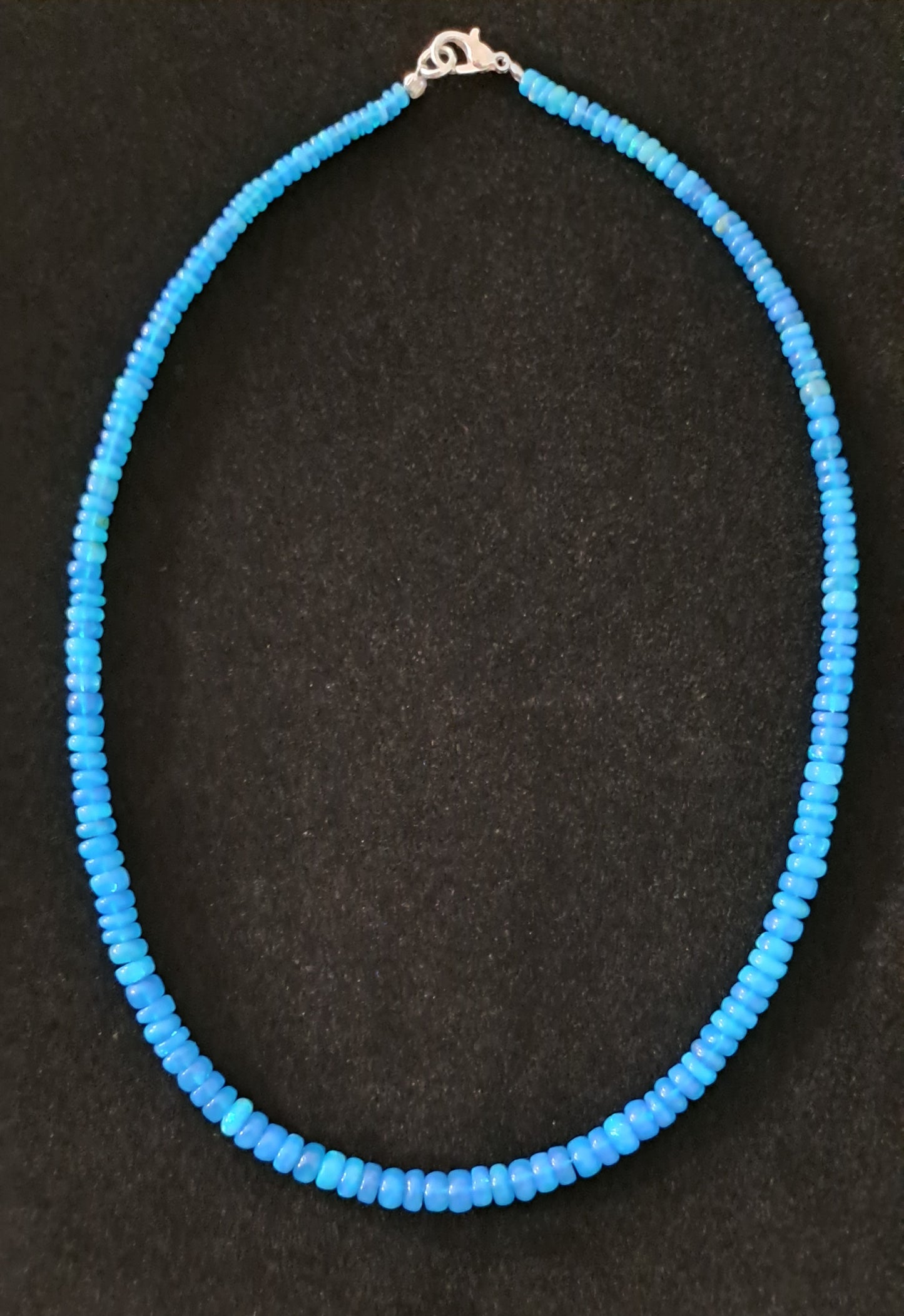 Collier de perles en Opales de feu Éthiopienne