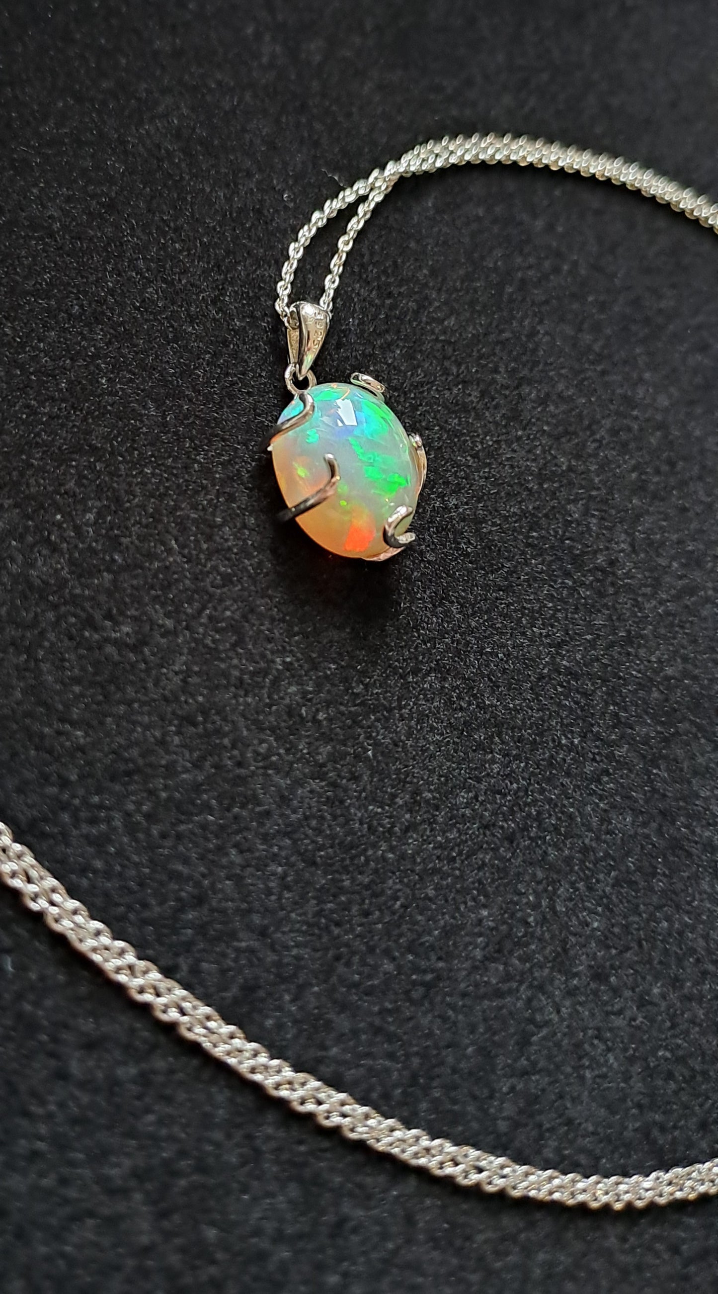 Pendentif en Opale Éthiopienne