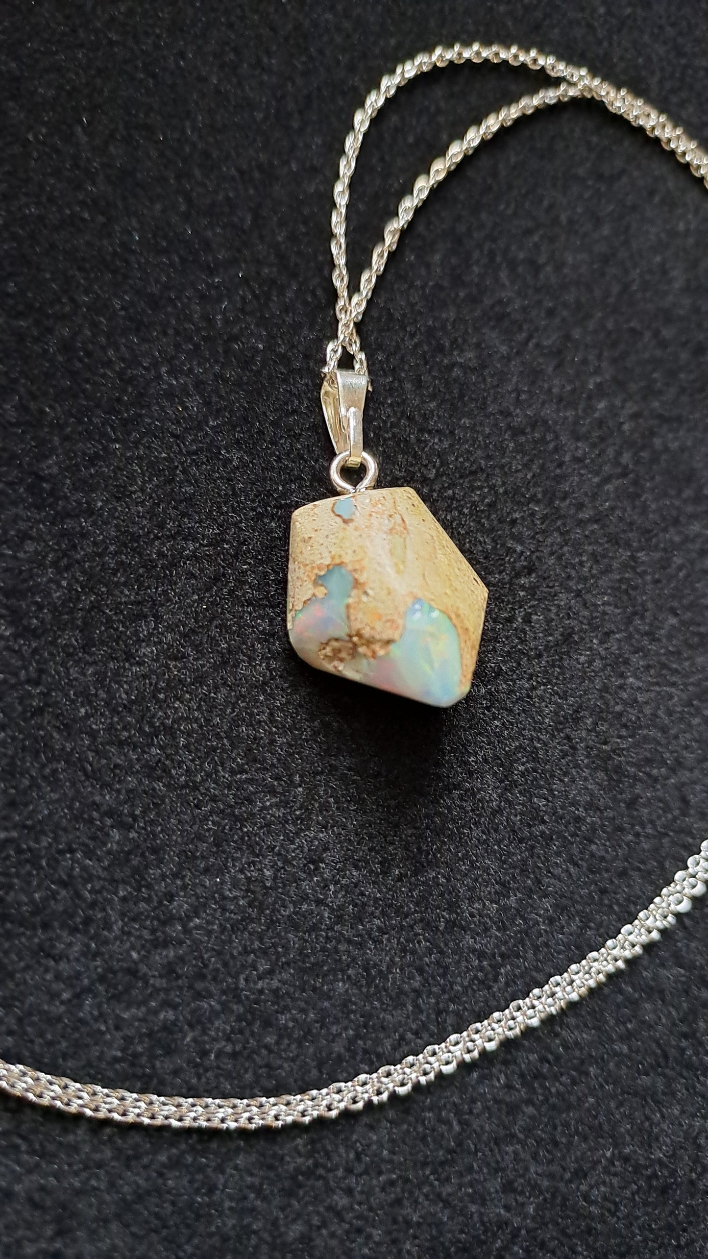 Pendentif en Opale Éthiopienne