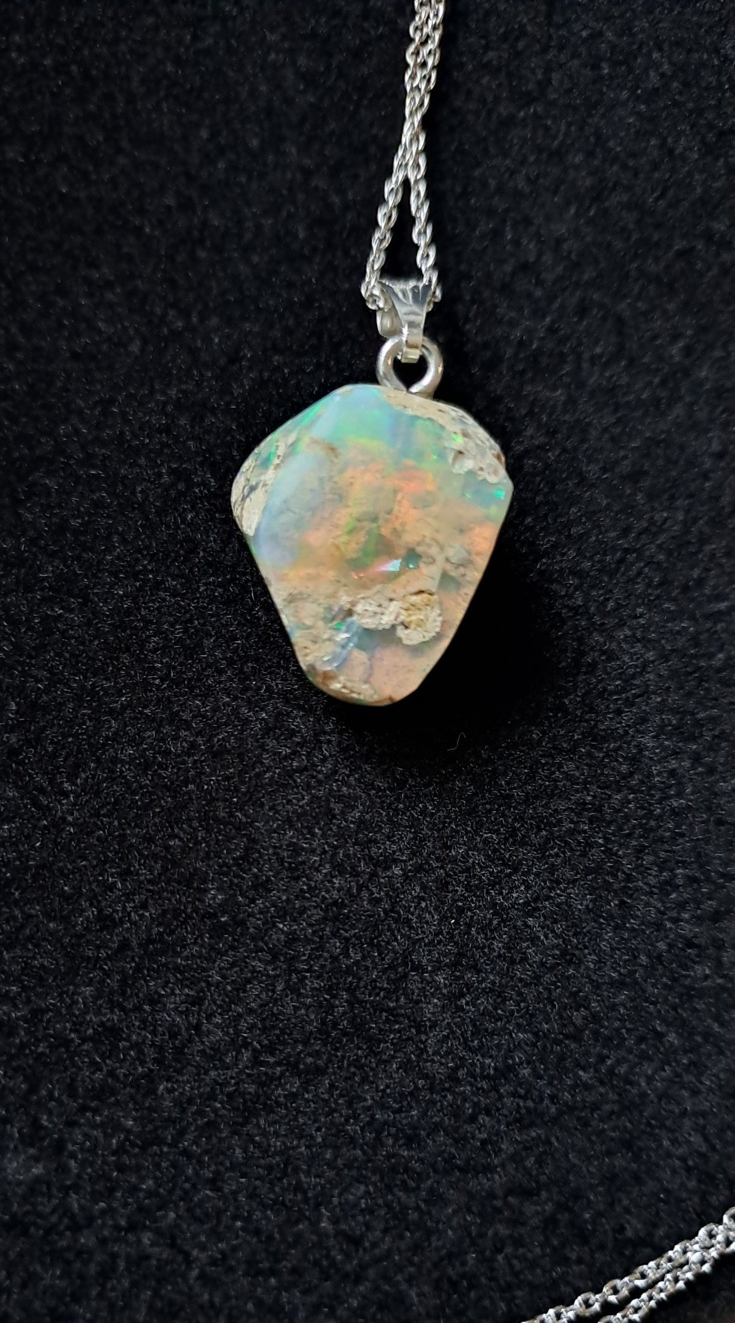Pendentif en Opale Éthiopienne