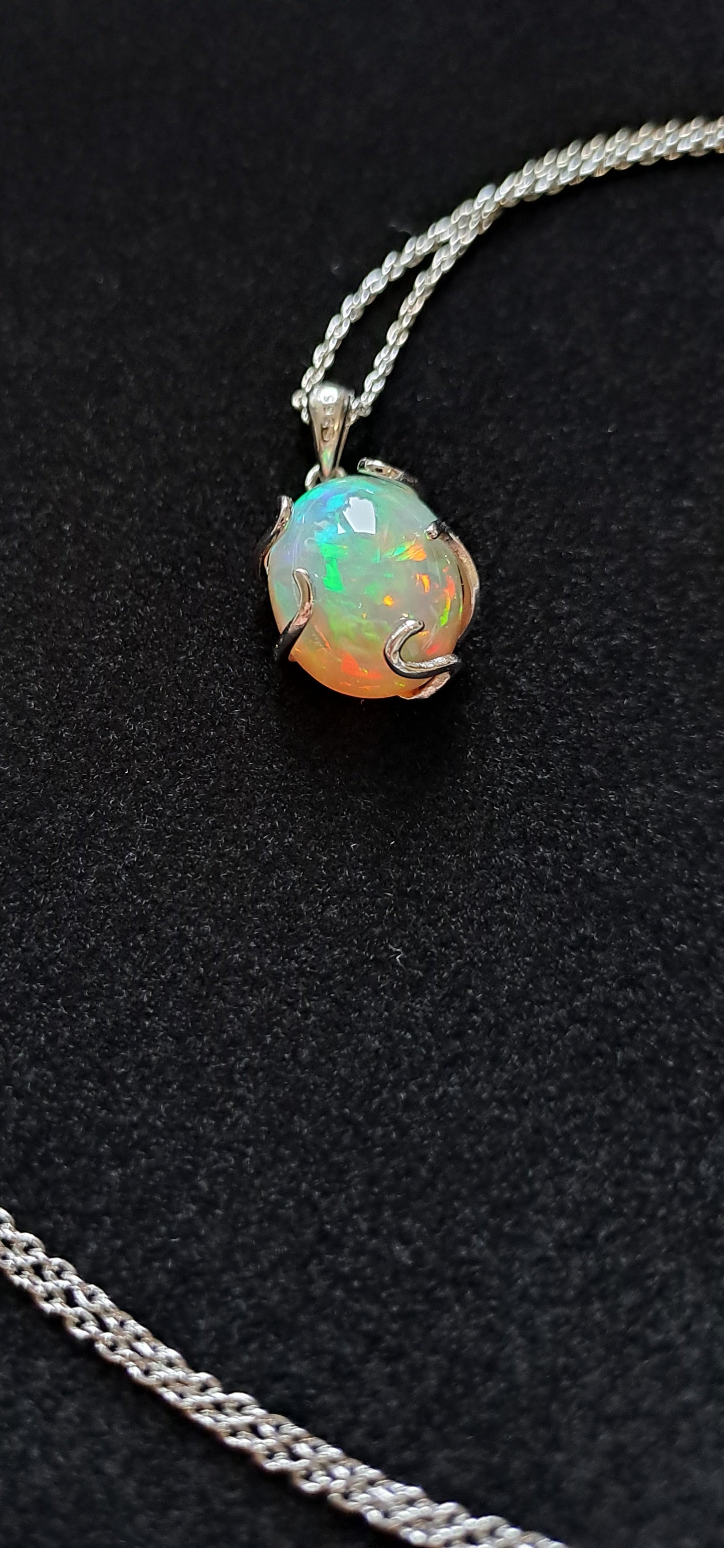 Pendentif en Opale Éthiopienne