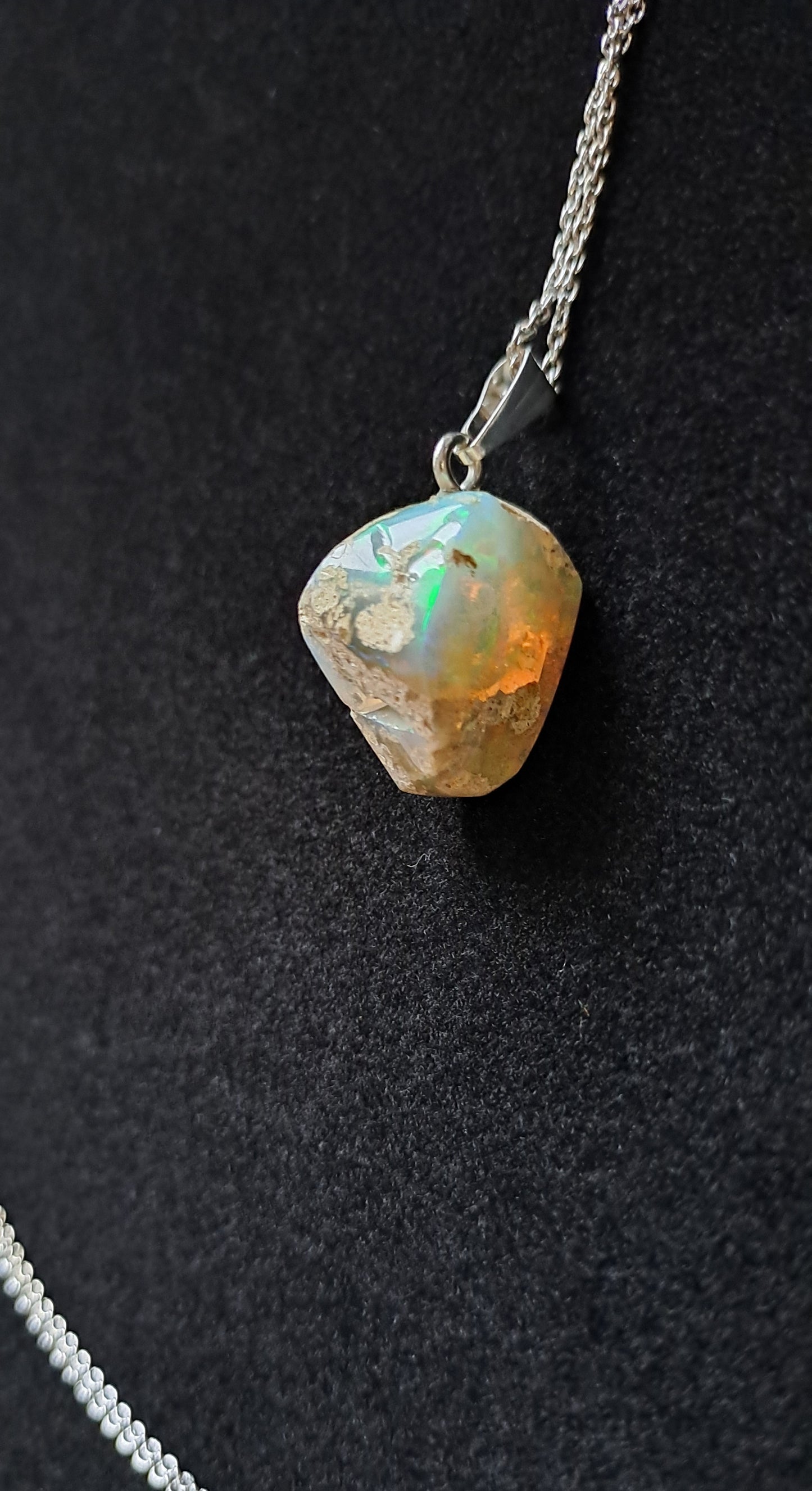 Pendentif en Opale Éthiopienne